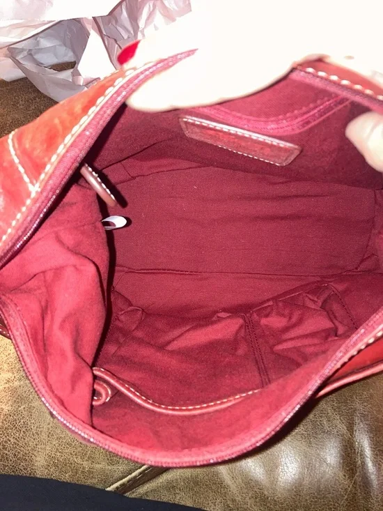 FOSSIL VINTAGE Red Leather Shoulder Bag - Classic Women's Hobo. With key charm - Picture 7 of 7